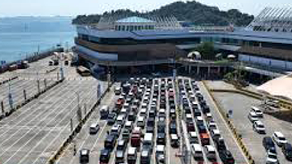 Arus Mudik Memuncak: 10 Ribu Kendaraan Serbu Penyeberangan Bakauheni