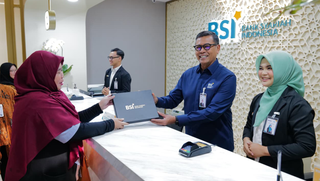 Kepercayaan 24 Juta Nasabah Antarkan BSI Raih Top 5 Layanan Terbaik CX 100 Award
