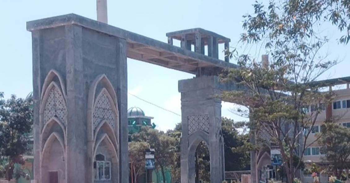 LCW Desak Penegak Hukum Usut Mangkraknya Proyek Gerbang UIN Raden Intan Lampung