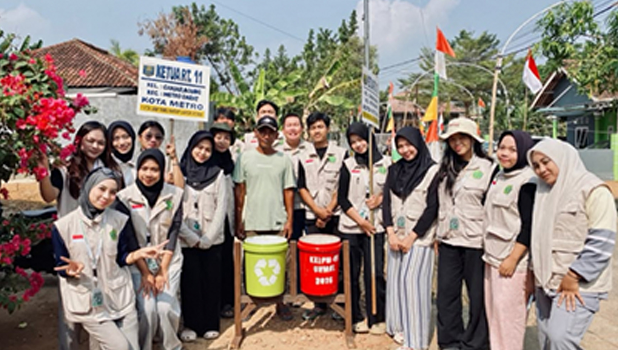 Masuk Hari ke-29, Kelompok 49 KKL-PPM Universitas Malahayati Jalankan Program Sanitasi