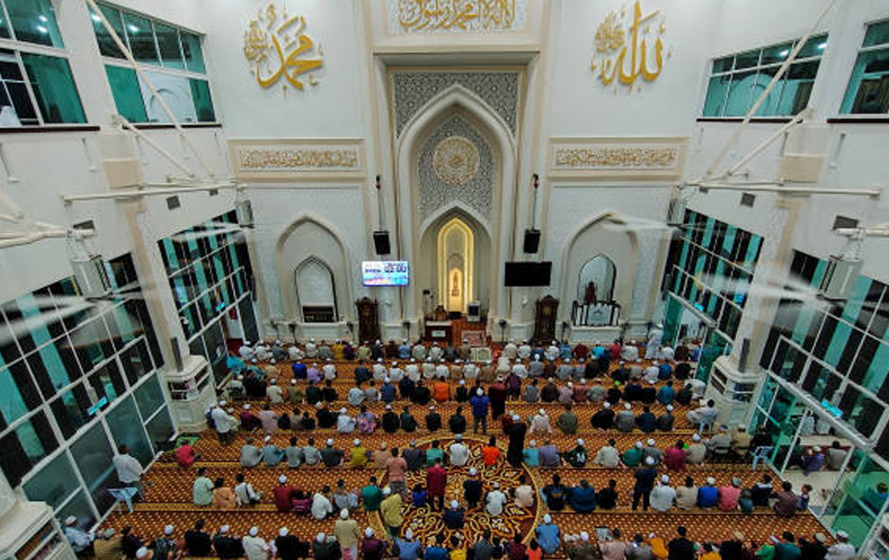 Tarawih 11 atau 23 Rakaat? Ini Perbedaan, Dalil, dan Penjelasan Lengkapnya