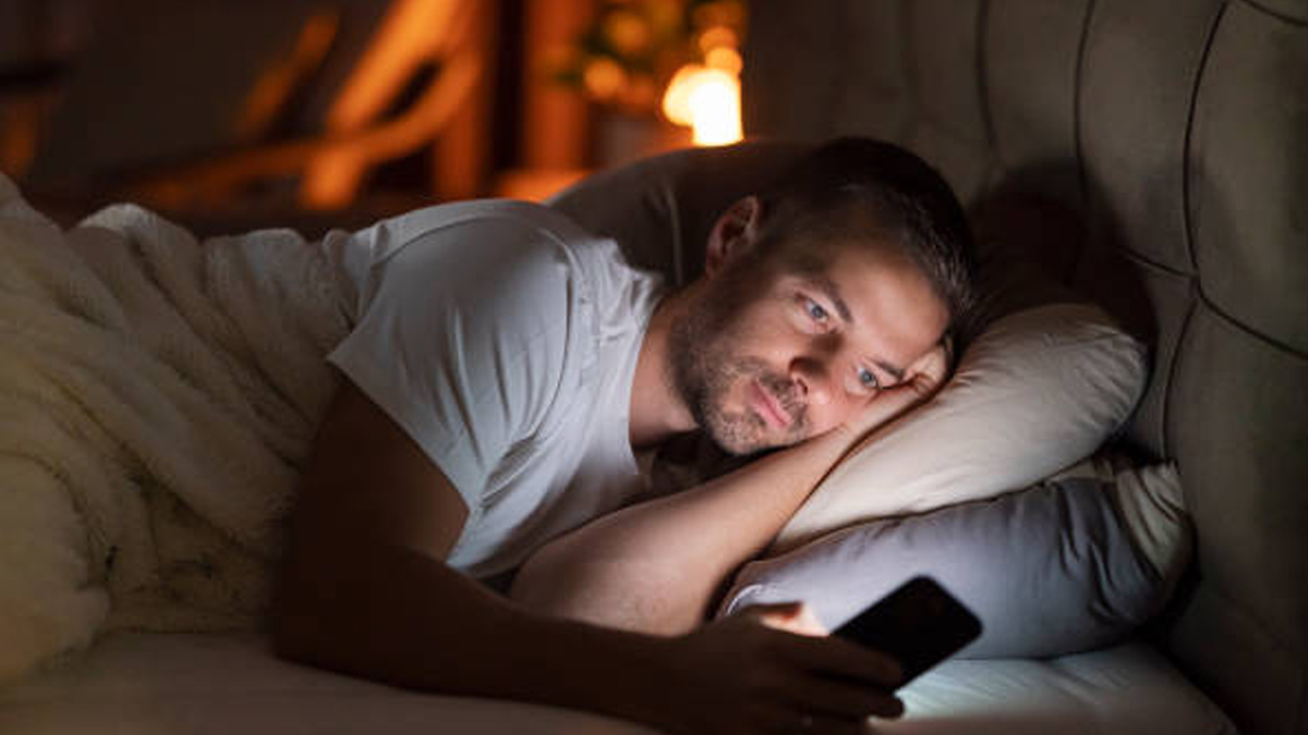 Fenomena Doomscrolling: Penyebab, Dampak bagi Kesehatan Mental, serta Cara Mencegahnya