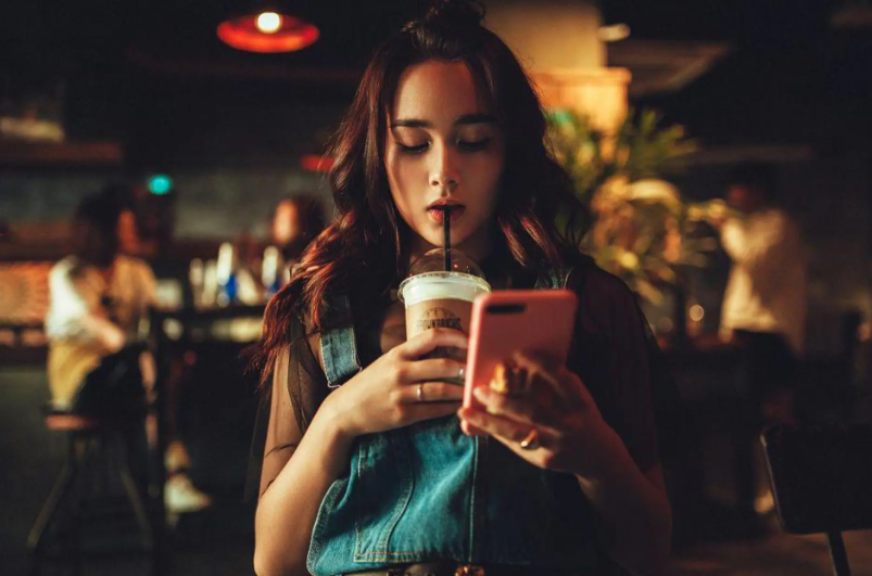 Apakah Konten TikTok, Facebook, dan Media Sosial Tunduk pada UU Pers atau UU ITE?