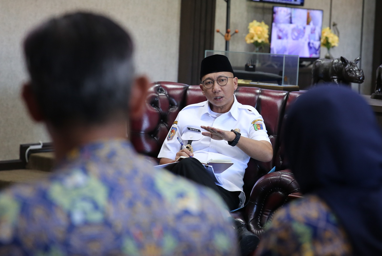 Gubernur Mirza Segera Siapkan Regulasi ODOL Terkait Aduan Jalan Rusak di Lampung