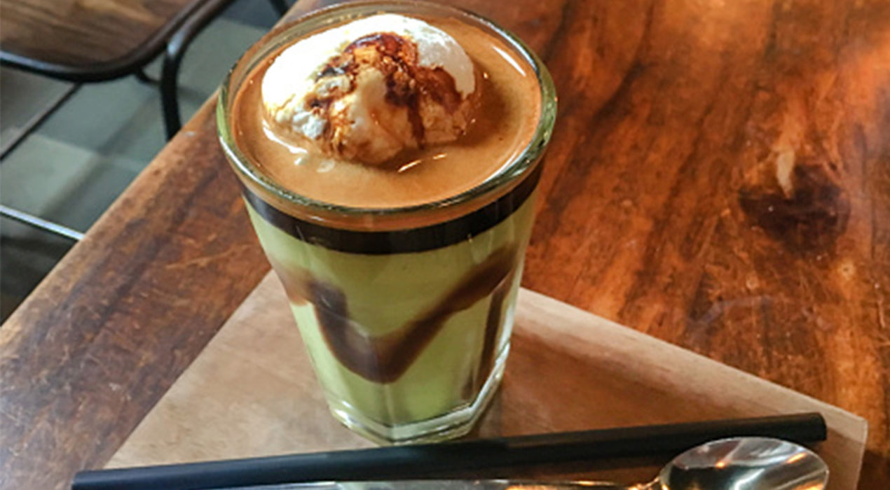 Resep Avocado Coffee Float Viral! Perpaduan Alpukat & Kopi Creamy yang Bikin Nagih