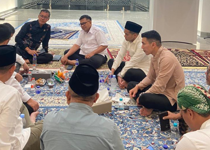 Anindya Bakrie Hadiri Bukber Pengusaha Lampung di Masjid Raja Al Bakrie, Santuni Ratusan Anak Yatim