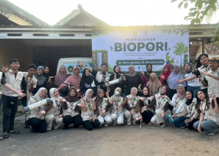 Biopori Jadi Solusi Lingkungan, Mahasiswa KKL-PPM Universitas Malahayati Libatkan Warga Margorejo