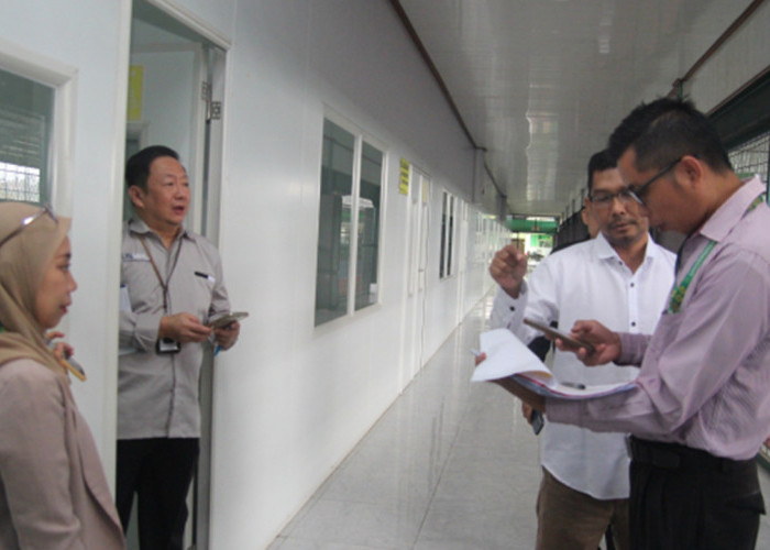 Hari Pertama Kuliah, Wakil Rektor Universitas Malahayati Cek Langsung Kesiapan Ruang Kelas