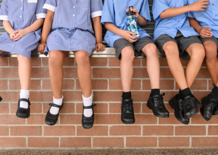 7 Merek Sepatu Sekolah Anak yang Nyaman dan Murah, Awet Dipakai Seharian