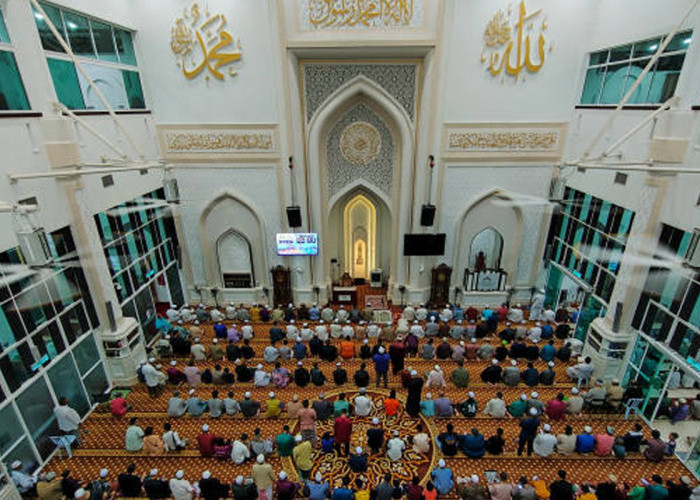 Tarawih 11 atau 23 Rakaat? Ini Perbedaan, Dalil, dan Penjelasan Lengkapnya