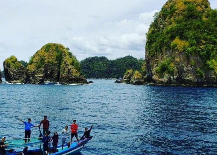 Surga Tersembunyi di Lampung! Pesona Pulau Wayang yang Bikin Tak Ingin Pulang