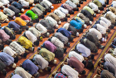 Jangan Tinggalkan Saf Sebelum Imam Selesai, Ini Keutamaan Shalat Tarawih di Bulan Ramadan
