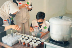 Kenalkan Teh Rosela ke Warga, Mahasiswa KKL-PPM Unmal Dorong Pemanfaatan TOGA di Rumah