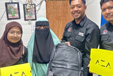 Menyentuh Hati, Adik-Adik Almarhum Mandala Terima Bantuan Sepatu dari AZA DBL